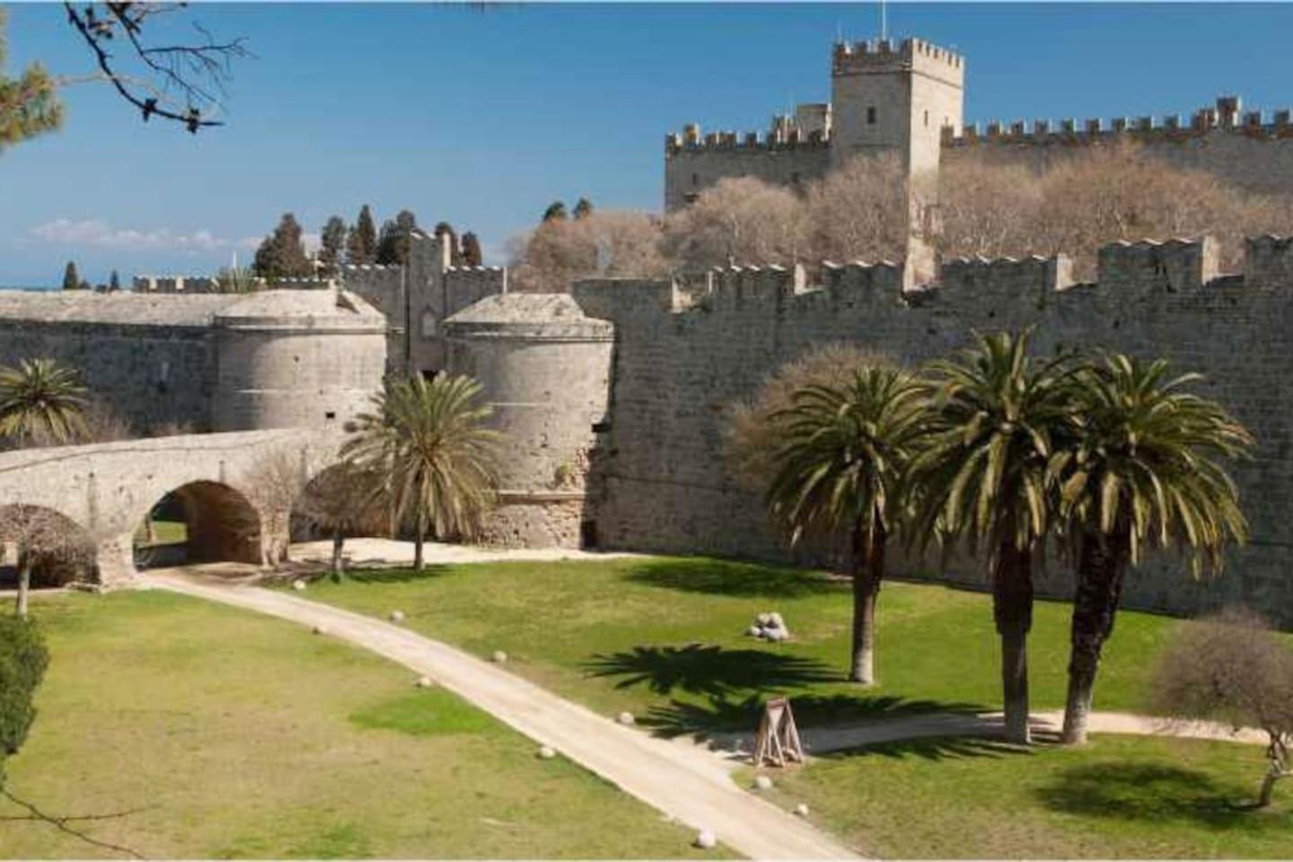 Park House -Beside The Medieval Town Of Rhodes Родос Экстерьер фото